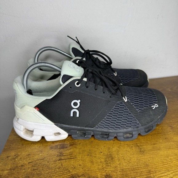 On Cloud Cloudflyer 4 Running Shoes Women's Size 10 Black Mint - Picture 1 of 7